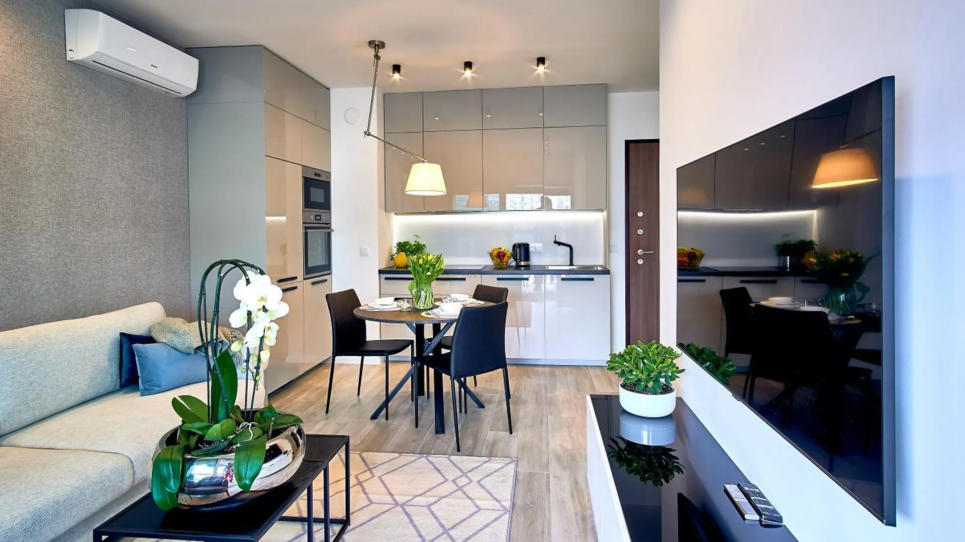 P&O Apartments Mennica Residence IV Warsaw 0*,